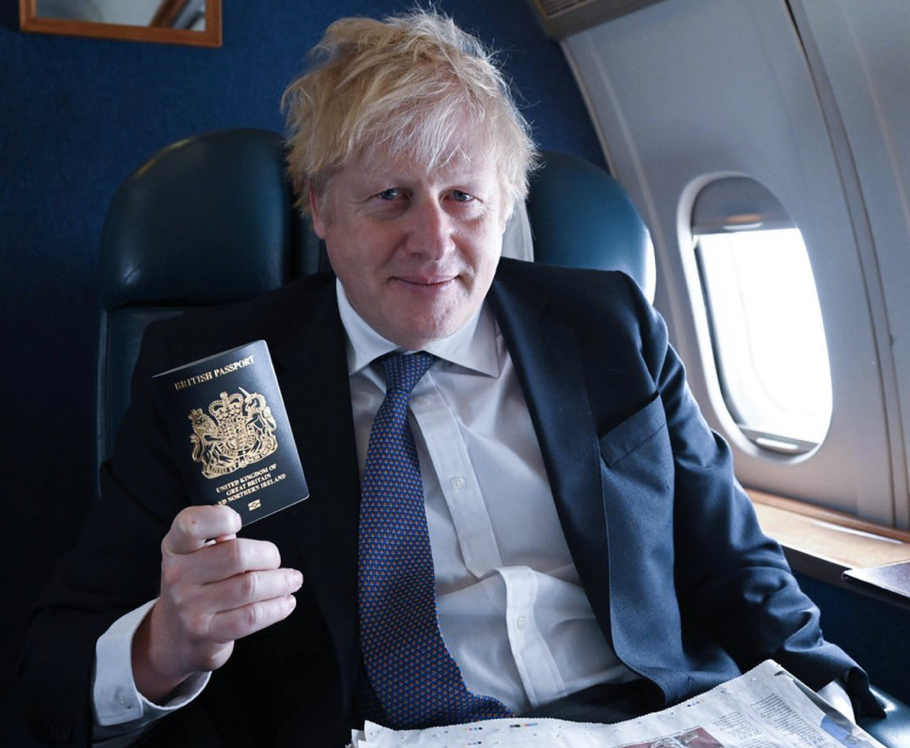 Kórónufaraldurinn:Boris Johnson fluttur á sjúkrahús